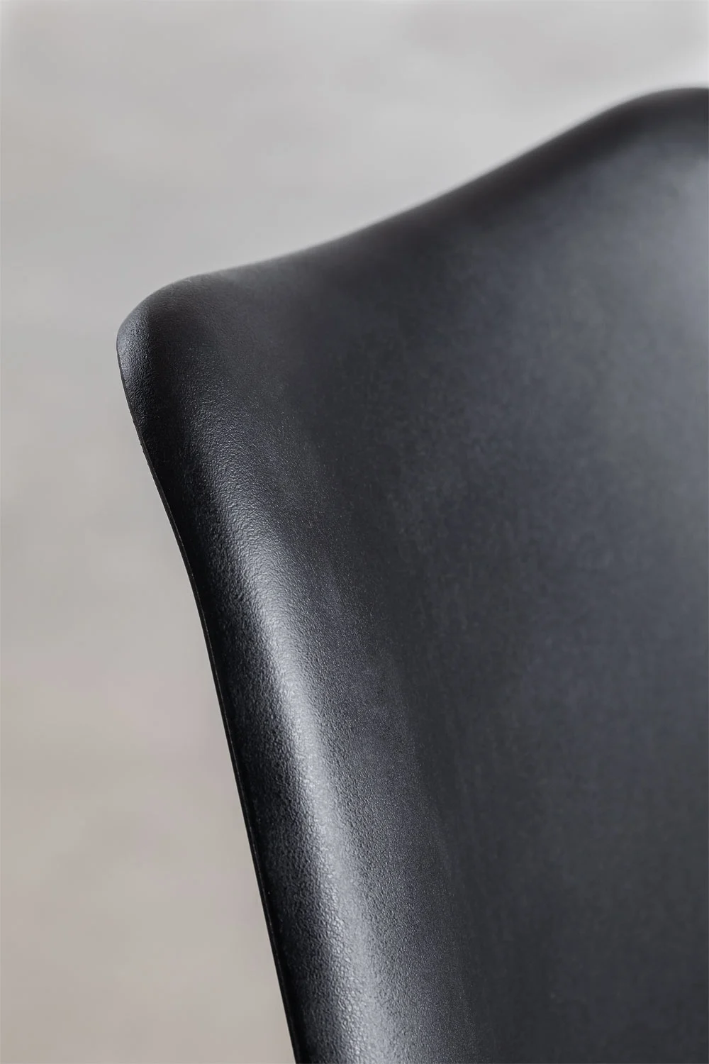 Silla Eames Acolchada Negra