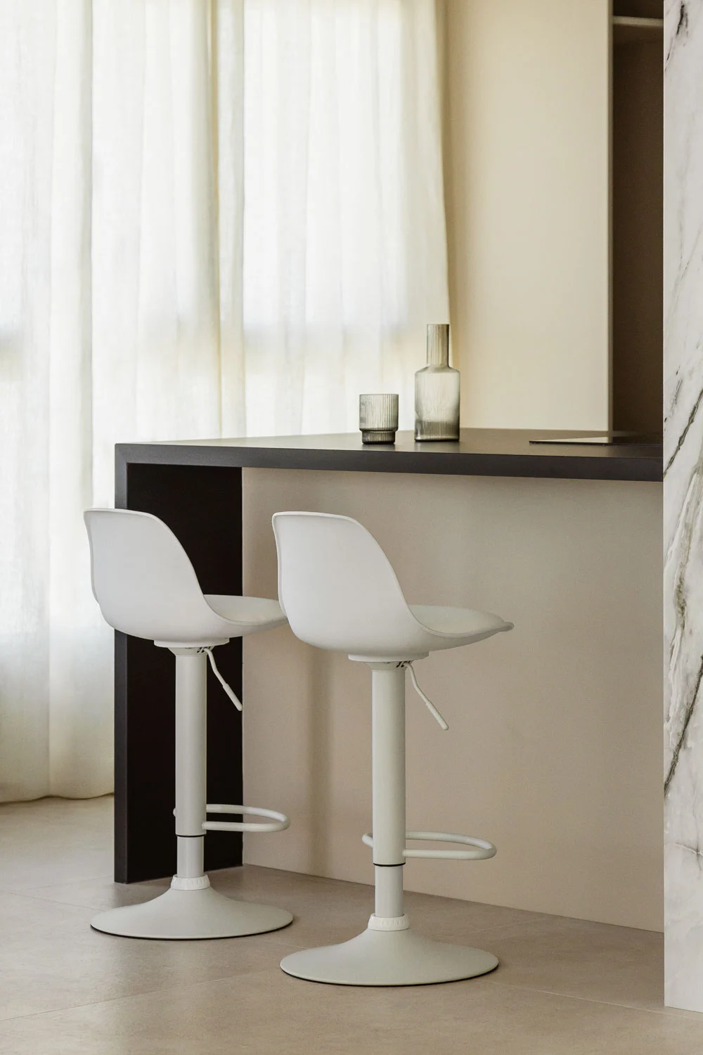 Pack 2 Taburetes Eames con Altura Regulable Base Blanca para Cocina o Bar Blanco