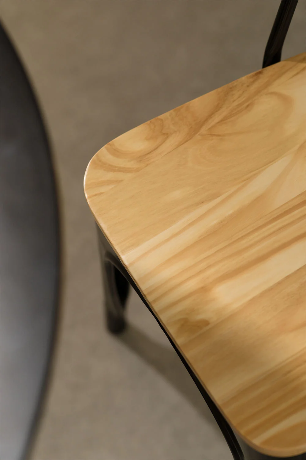 Silla Tolix con Asiento de Madera Negra