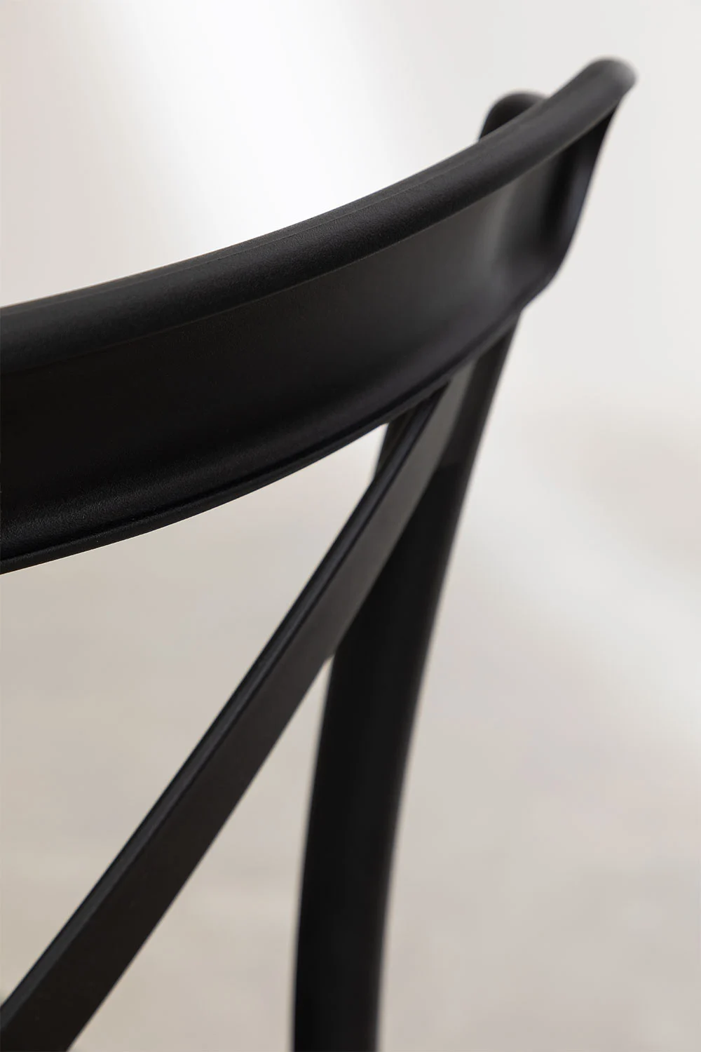 Combo Restaurante Mesa 60x60 y 4 Sillas Crossback Negras